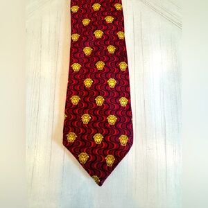 Gianni Versace Vintage 100% Silk Signature Medusa head Necktie